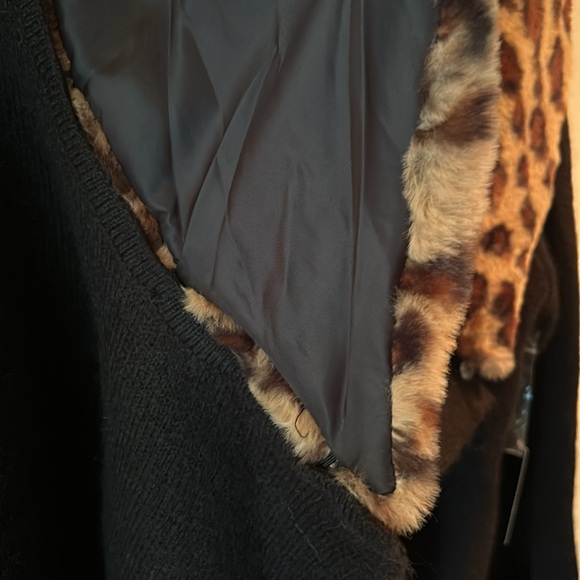 Cynthia Rowley Blackwood and acrylic blend sweater with faux fur collar - Picture 7 of 13